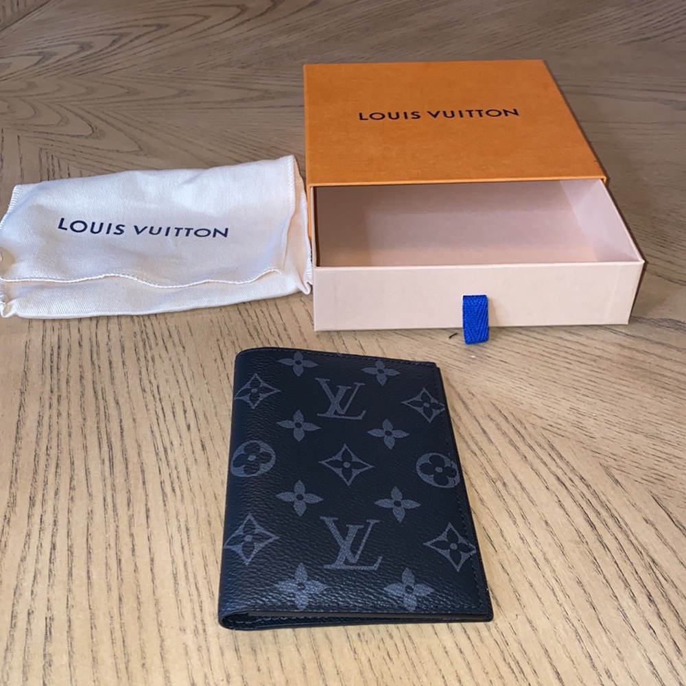 ❤️ Authentic Louis Vuitton Passport Cover